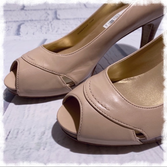 Stuart WEITZMAN Overit Nude Leather Peep Toe Pumps - Picture 4 of 8